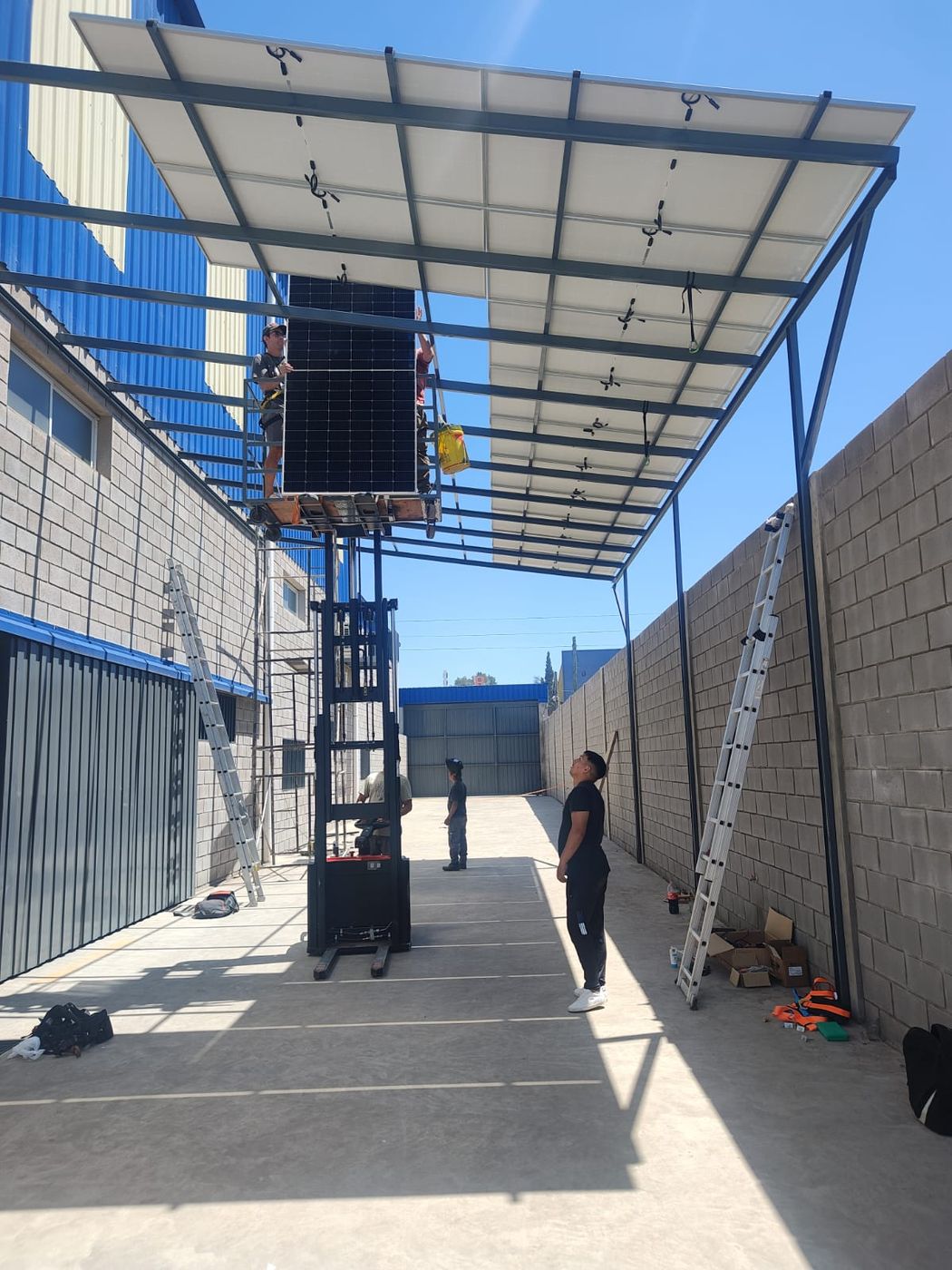 Pérgola solar a medida